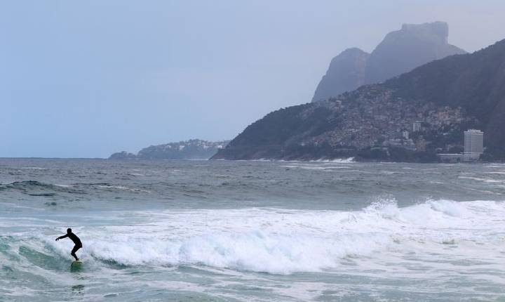 Fim de semana no Rio terá mar de ressaca e frente fria