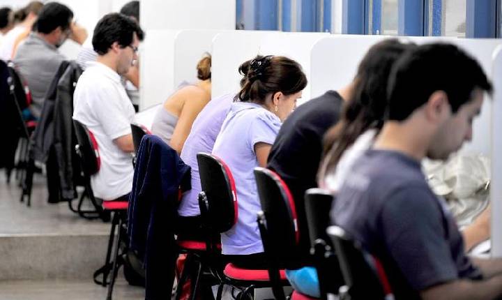 Governo anuncia edital para investir R$ 108 mi em cursinhos populares