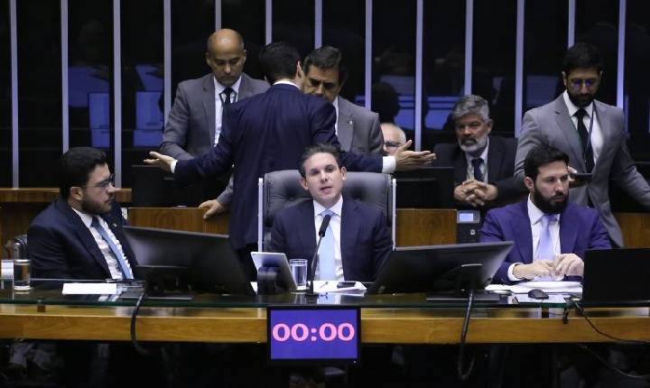 Hugo Motta espera que Banco Central reduza juros nas próximas reuniões do Copom