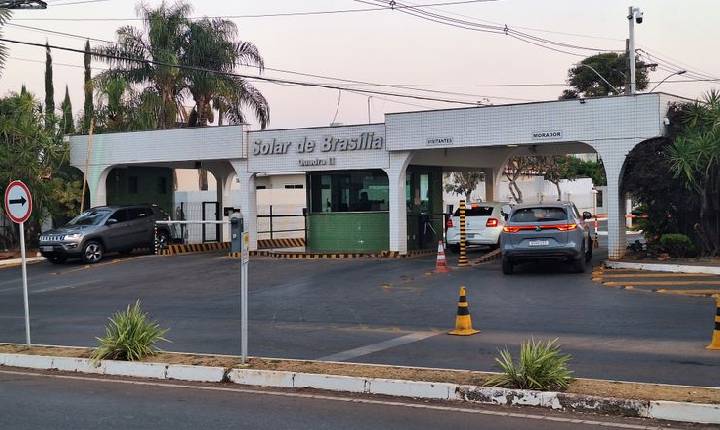 Moraes autoriza Bolsonaro a receber barbeiro em casa