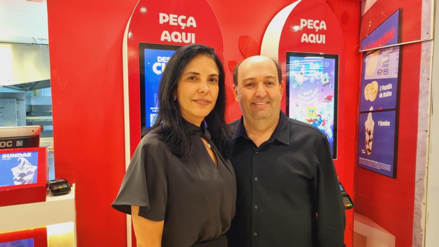 André e Roberta Kertzman Szporer reinauguram Habib’s do Shopping da Bahia no formato 100% fast