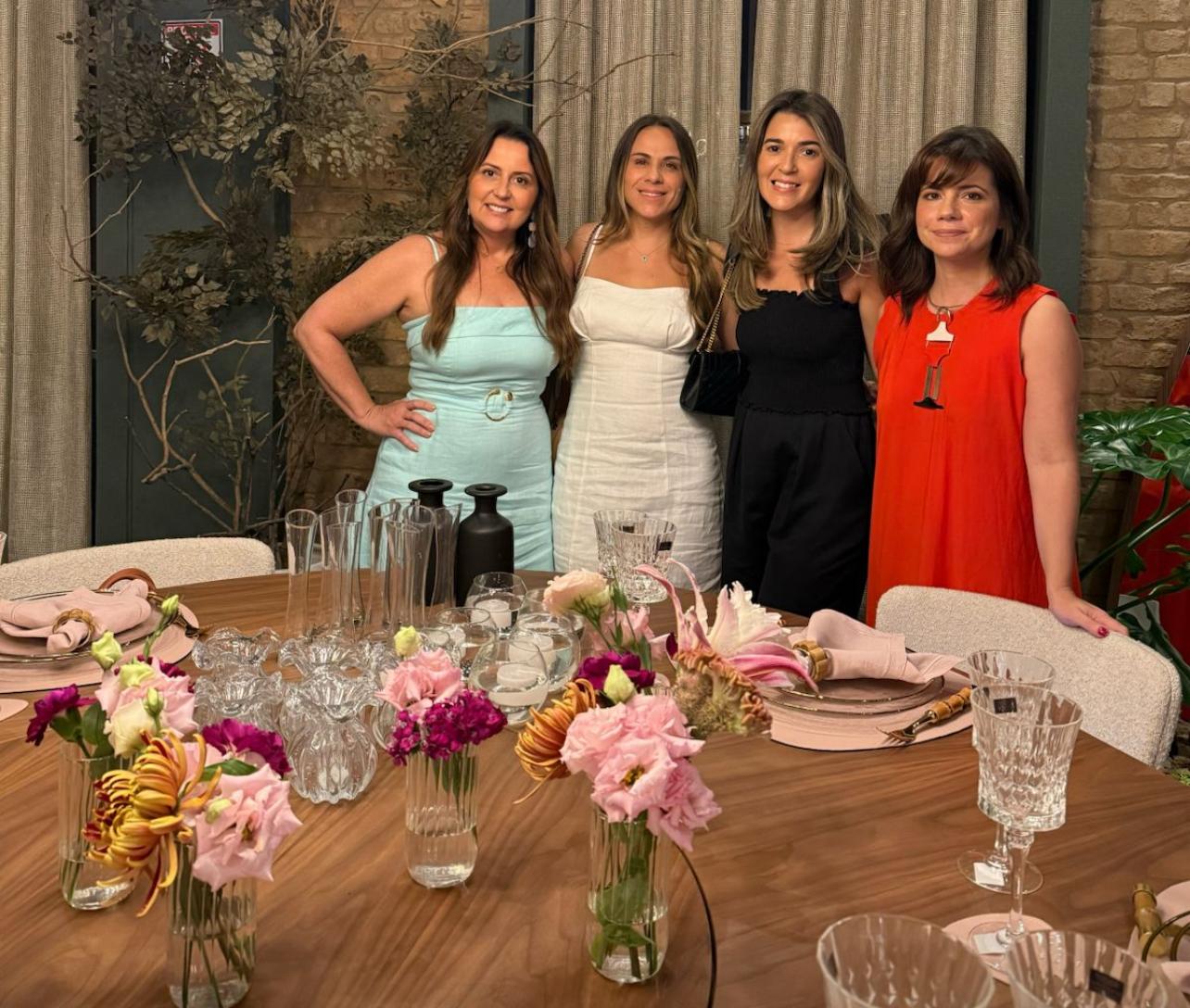 Encontro inspirador no Salão Aurora promove dicas valiosas sobre mesa posta e arranjos florais
