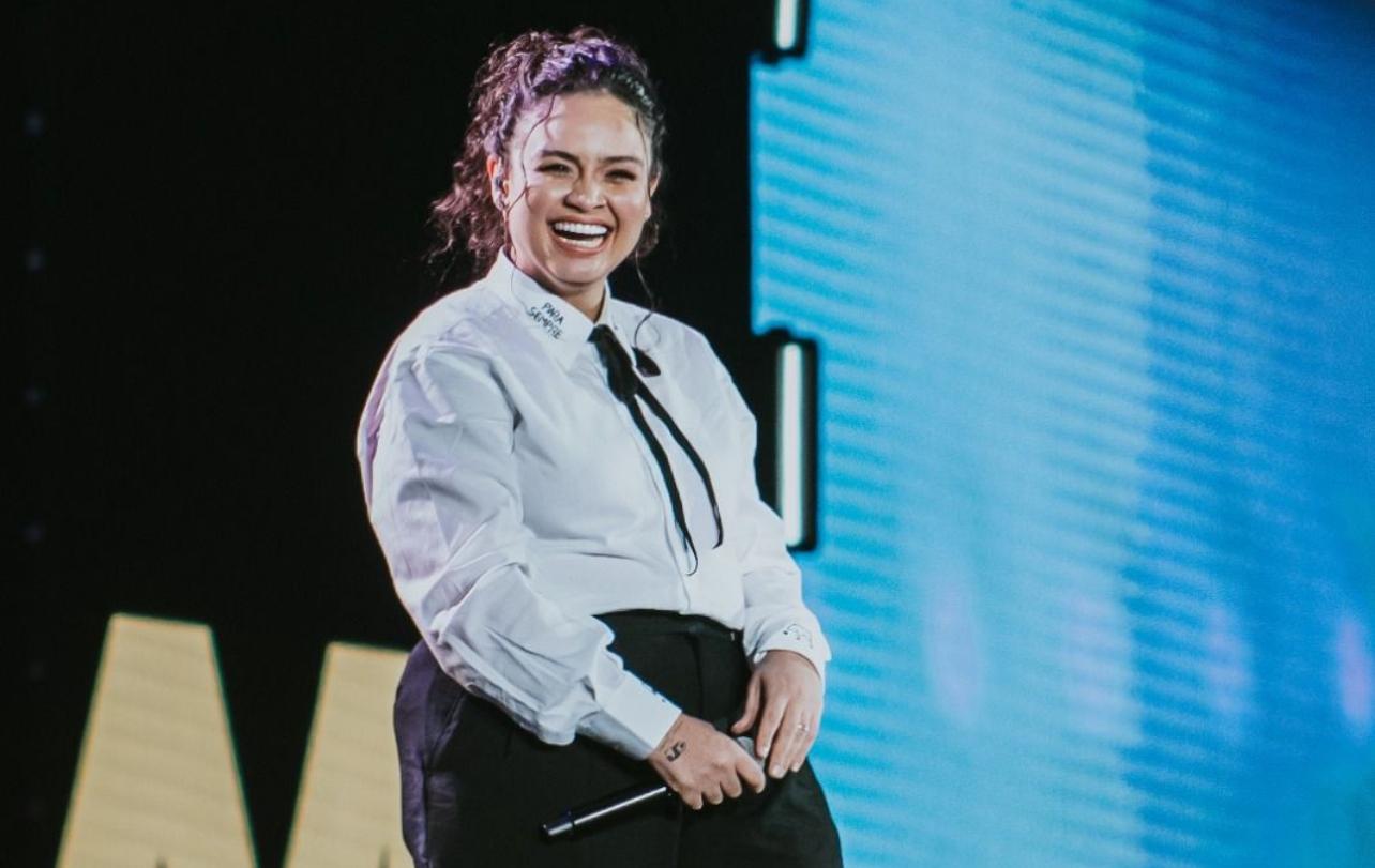 Luiza Martins emociona no palco do 