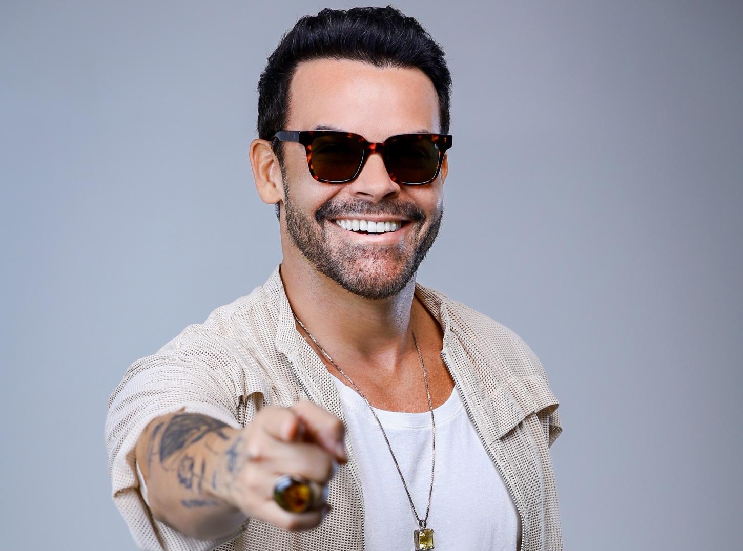 “Spoiler do que será nosso verão”, promete Alexandre Peixe sobre show em Praia do Forte