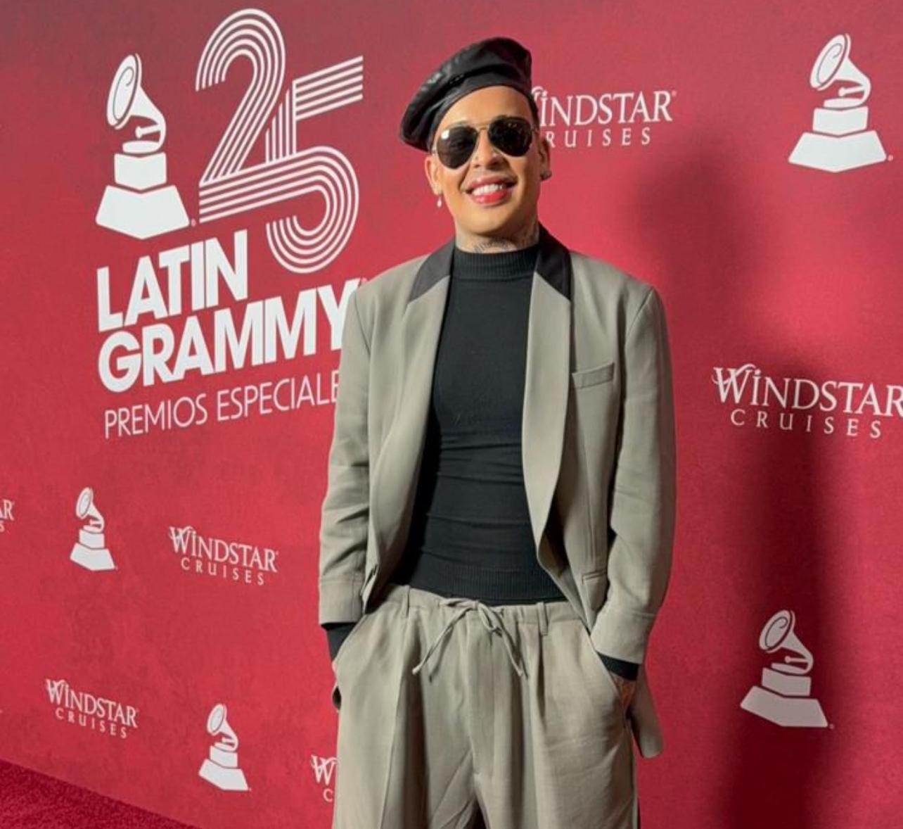 Gloria Groove entrega Prêmio da Excelência Musical a Lulu Santos em noite de homenagens no Latin Grammy Week