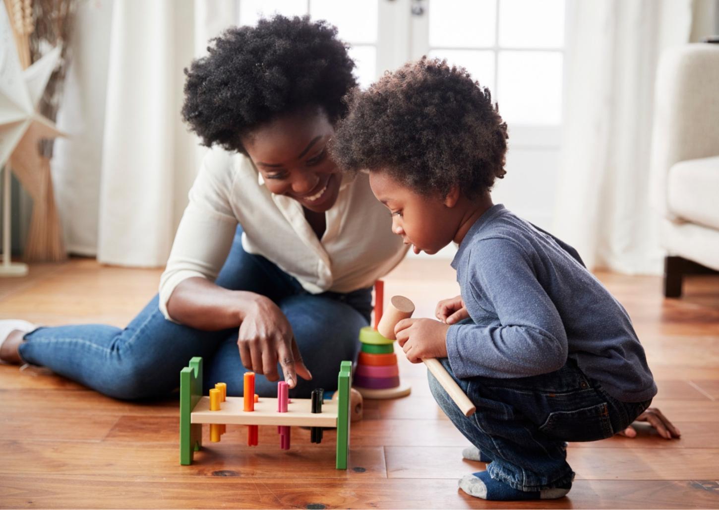 Inédito no Brasil, livro sobre terapia para crianças autistas ganha tradução em parceria com clínica baiana