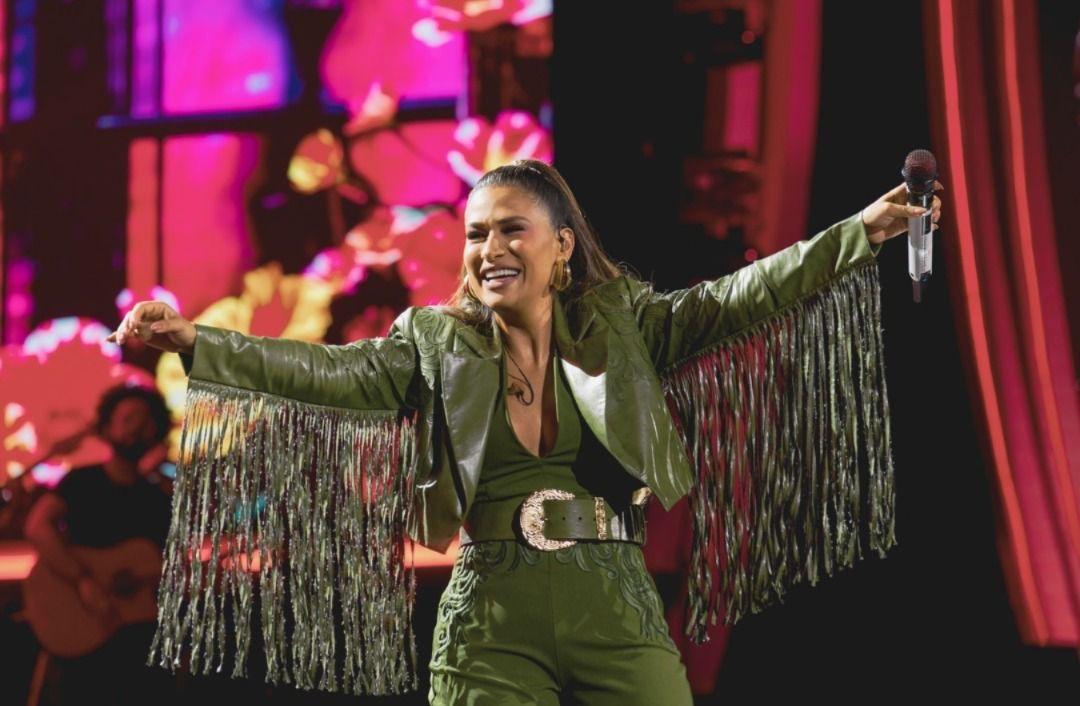 Simone Mendes brilha em gravação de 