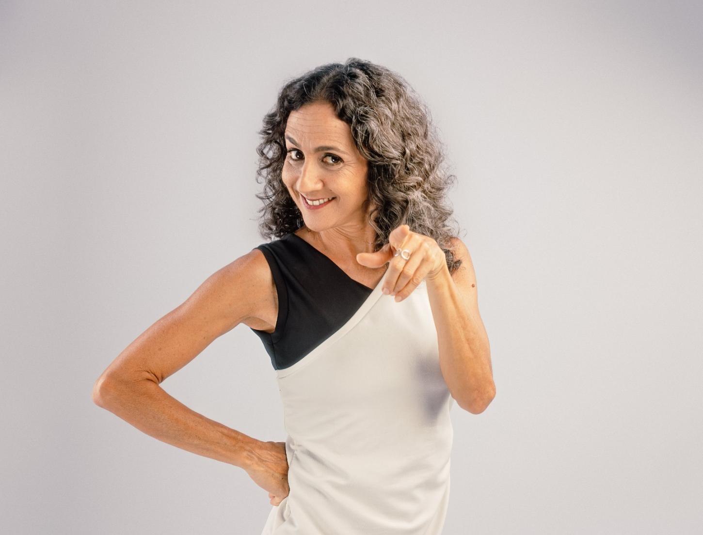 SUCESSO DE BILHETERIA, MARIA MENEZES APRESENTA COMÉDIA “MARIA AO VIVO! (OU MAMÃE TÁ AQUI)” PELA PRIMEIRA VEZ EM CAJAZEIRAS
