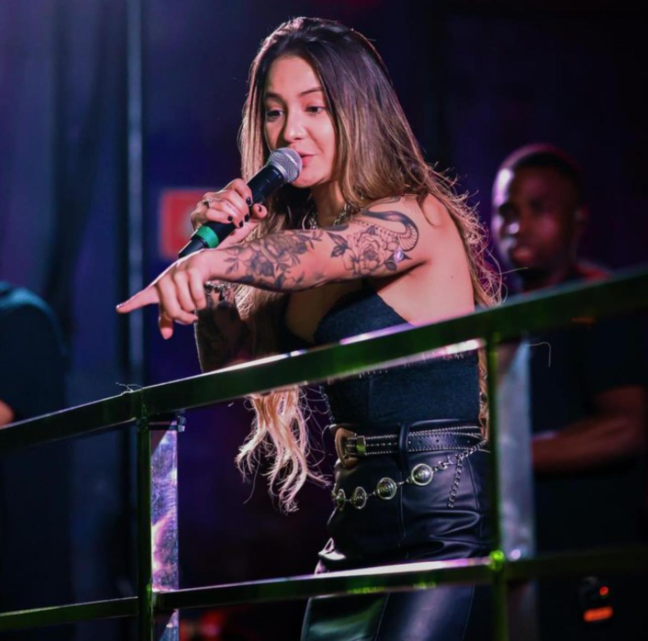 Tayná Agazzi se apresenta no Conquista Sound Music