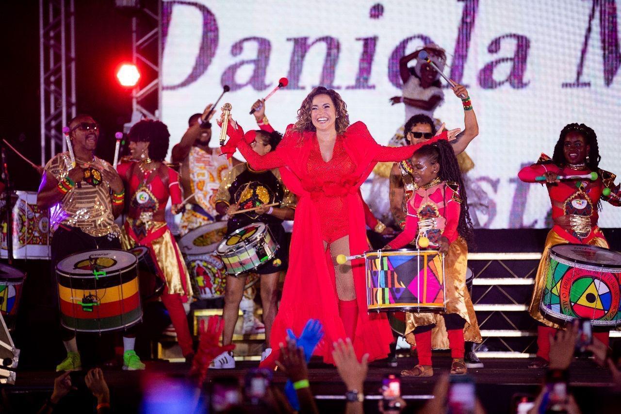 Daniela Mercury lança “Daniela 40 Anos de Axé” ao lado de Ivete Sangalo, Luísa Sonza, Olodum, Ilê Aiyê e Didá