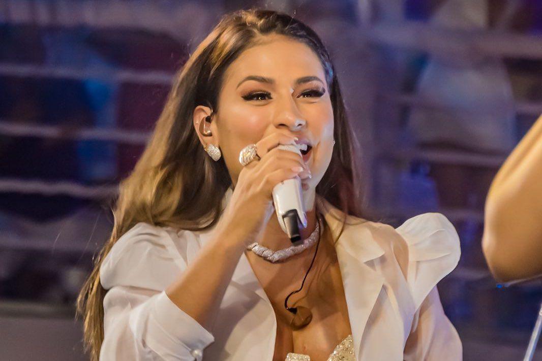 Simone Mendes comanda a Festa do Branco no CTN nesta sexta-feira