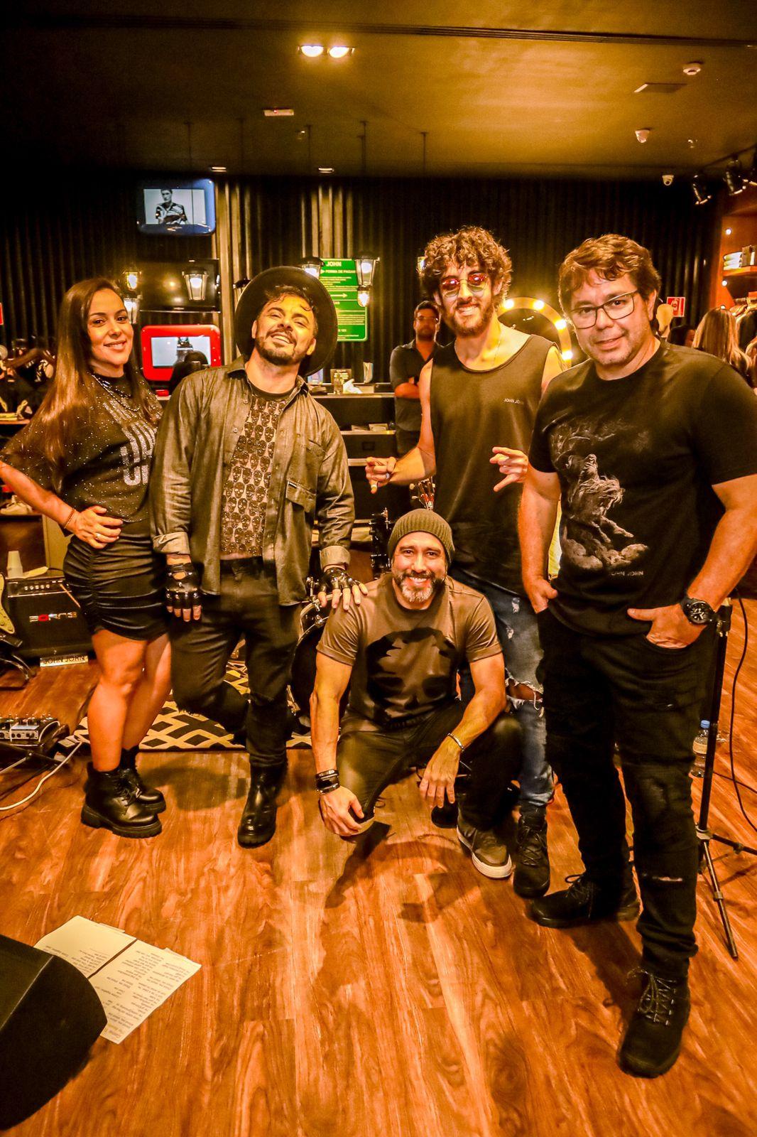 Último Show do ano: Green House antecipa a temporada de confraternização de Natal com último show aberto ao público da banda “Máquinas na Pista”.