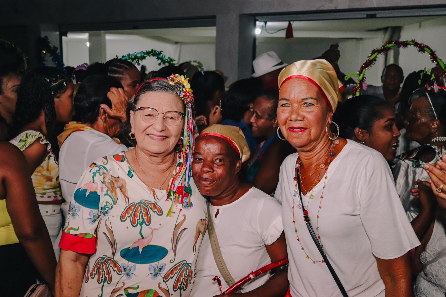 Terno de Reis arrasta multidão pelas ruas de São Sebastião do Passé