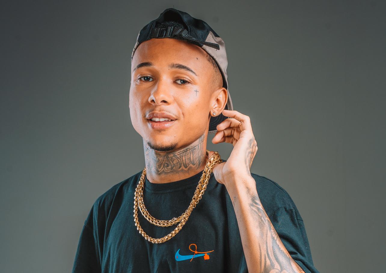 Com single “Largadão”, batendo em todos os paredões o cantor RV é sucesso em streams nas plataformas digitais e desponta como forte candidato à música do carnaval de Salvador