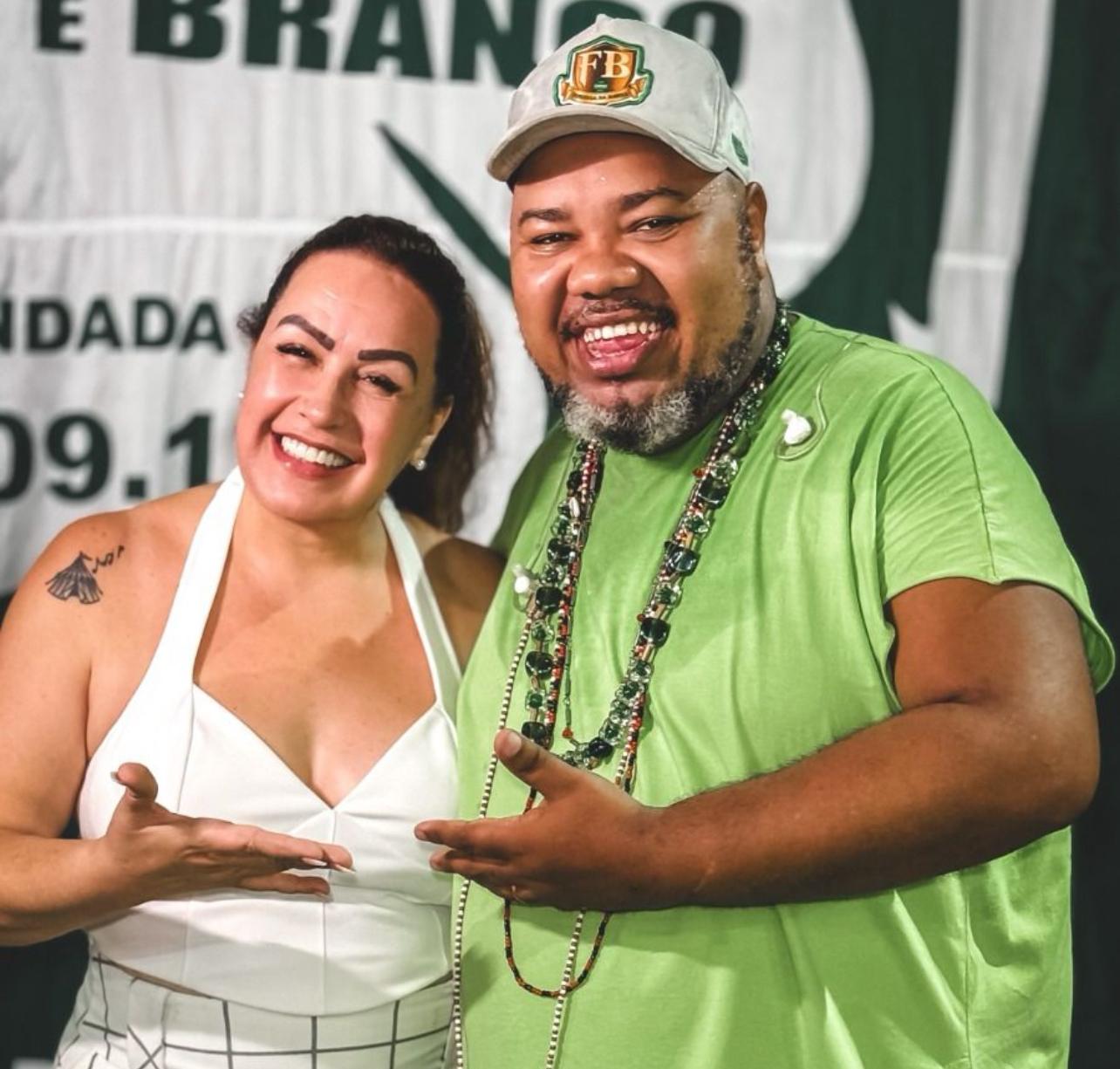 Gina Garcia e Lucinha Araújo desfilam juntas pela Camisa Verde e Branco em emocionante tributo a Cazuza