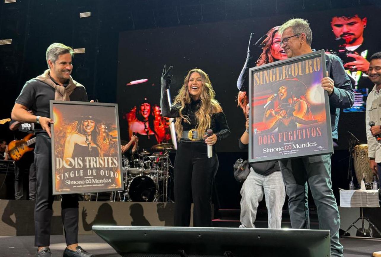 Simone Mendes recebe dois discos de ouro e esgota ingressos em Lisboa