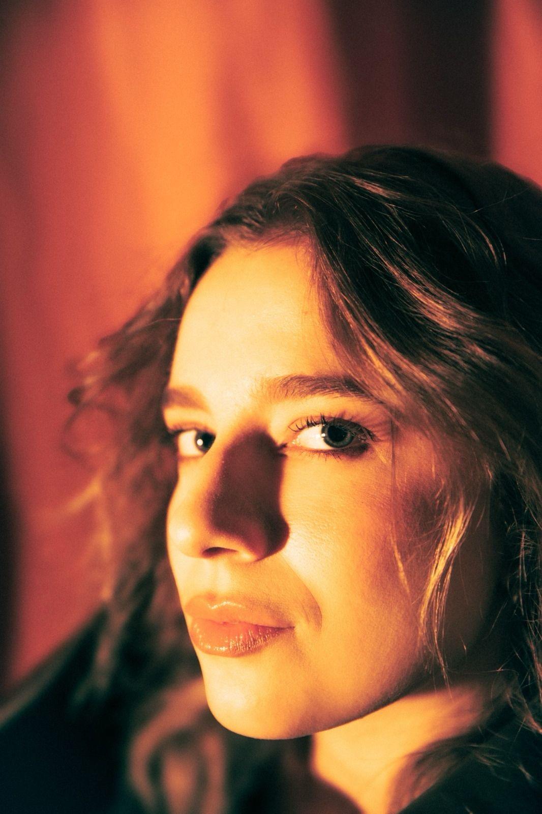 Giana conquista o Brasil e Portugal: “Segredo Clichê” estreia no Top 5 das playlists virais do Spotify nos dois países