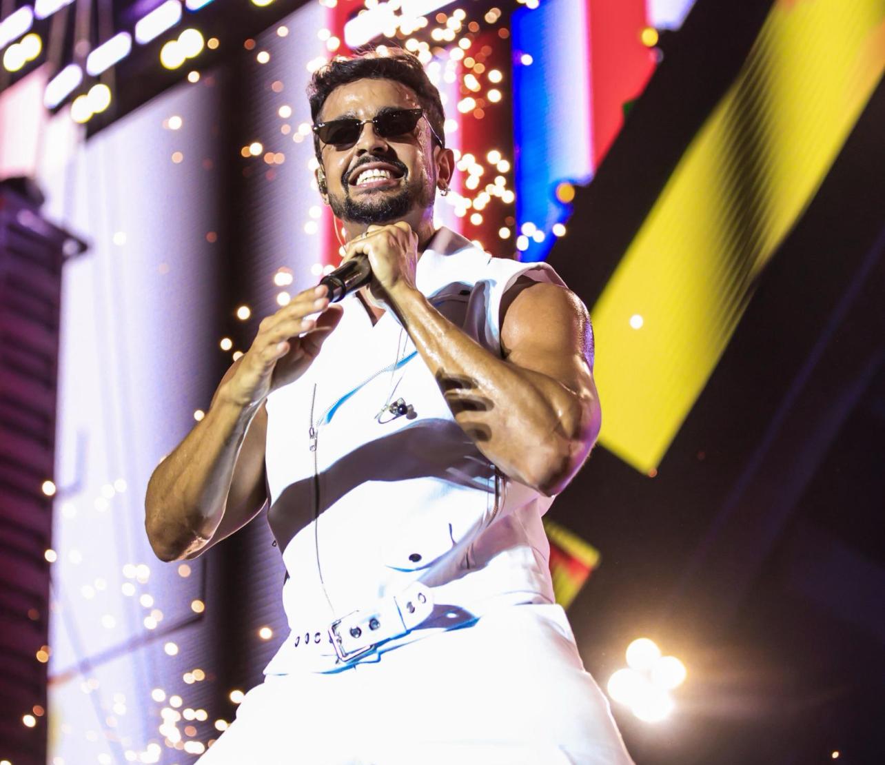 Parangolé comanda a folia na Micareta de Feira sob o vocal de Lincoln Senna