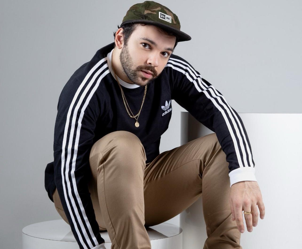 Raphael Ghanem leva o espetáculo “Se é que você me entende” à Farmasi Arena, no Rio de Janeiro