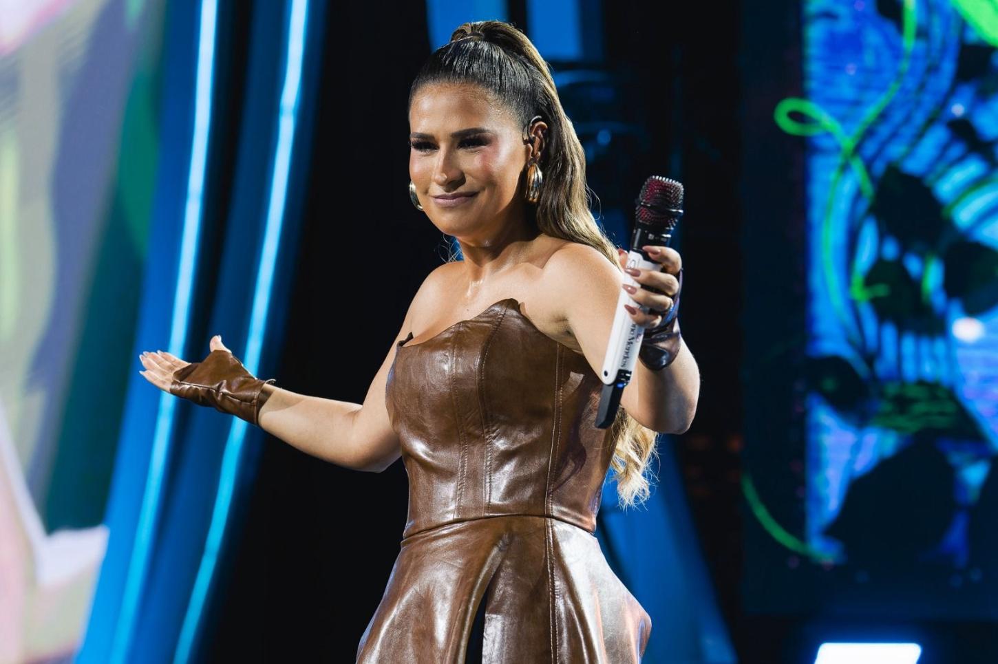 Simone Mendes domina o topo das plataformas e se destaca como única mulher no top 10 Brasil