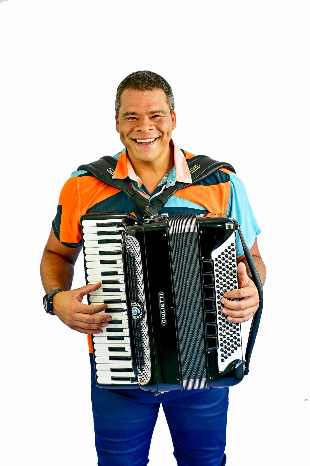 São João 2025: Júlio César Sanfoneiro lança clipe da música 