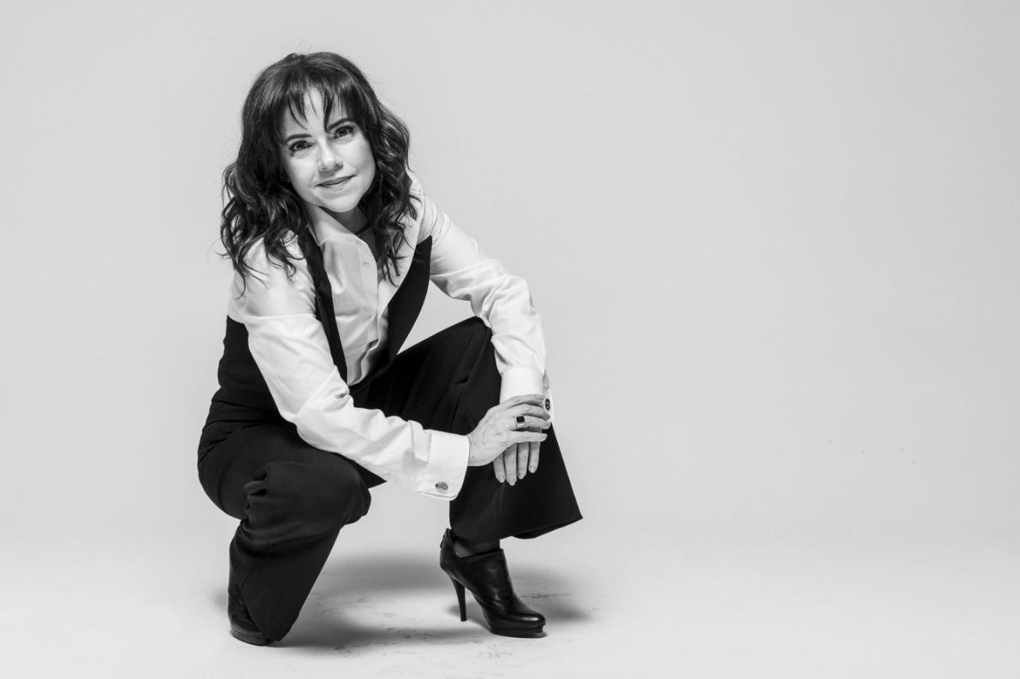Palacete Tira Chapéu: Vânia Abreu celebra retorno aos palcos em show exclusivo para o Dia dos Namorados