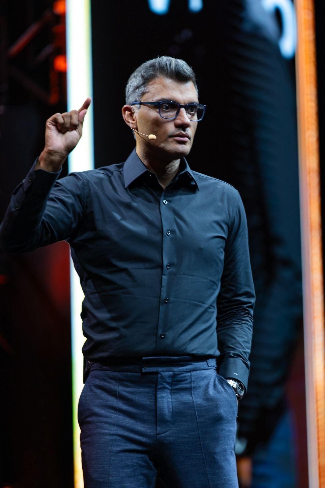 Tiago Brunet apresenta a Noite de Destino em Belo Horizonte neste sábado (21)