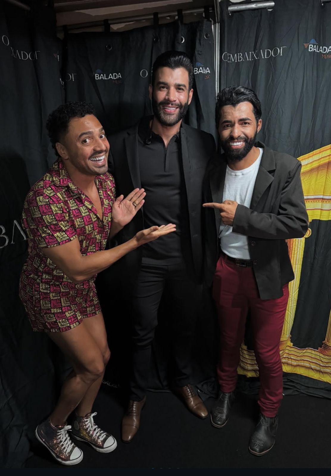 Tirullipa surpreende Gusttavo Lima com sósia no palco e celebra realização de sonho em show na Bahia
