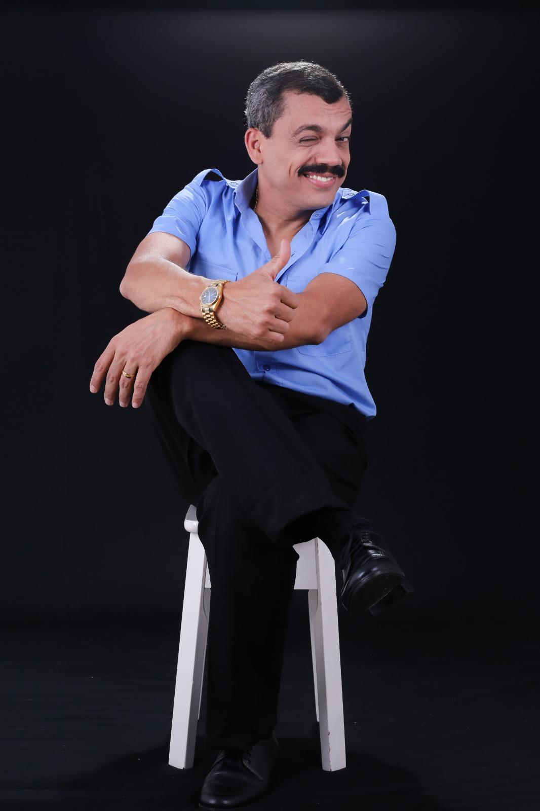 Alexandre Lino chega a Salvador com “O Porteiro – A Comédia”