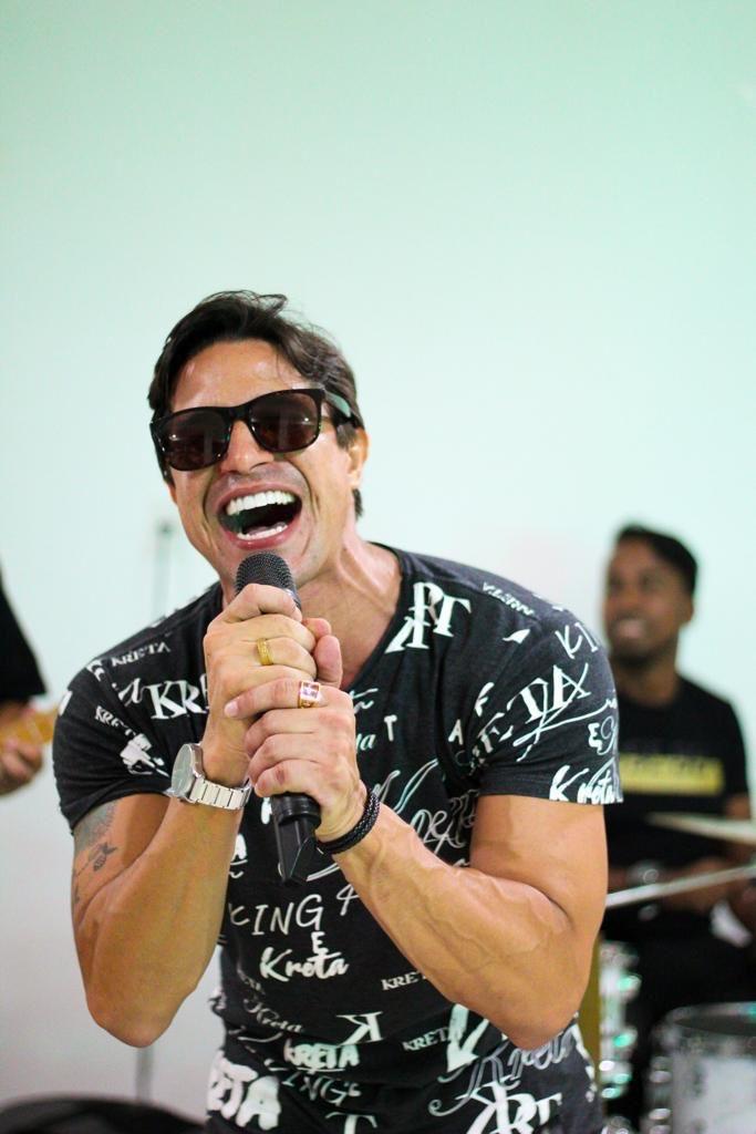 Cantor Harry Tiara vai se apresentar no aulão do funcional neste domingo (20)