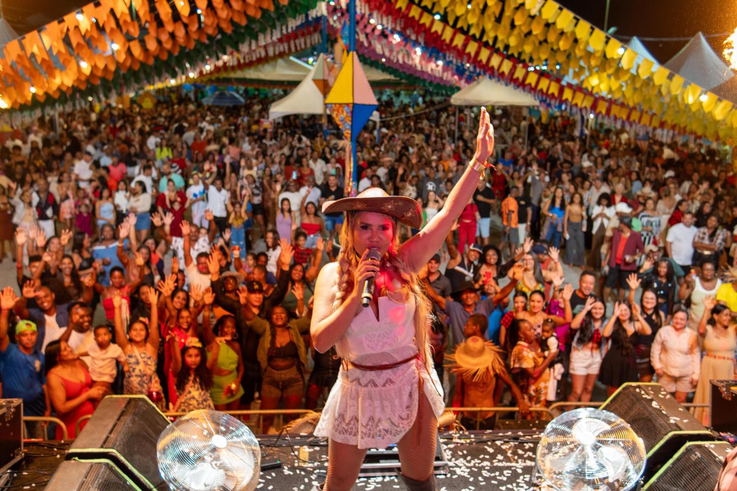 Kelly Fonteli lança desafio com novo Single “Selfie” e encerra maratona de shows juninos com gratidão