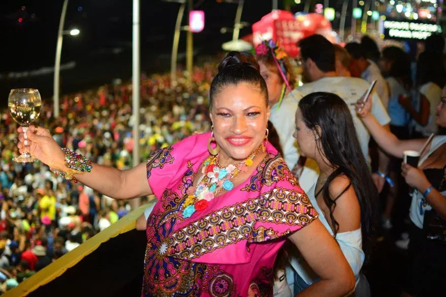 MARTA GÓES APRESENTA “VEM VEM INVERNO” NO HIDDEN: UMA EXPERIÊNCIA AFETIVA PARA A ESTAÇÃO MAIS FRIA DO ANO