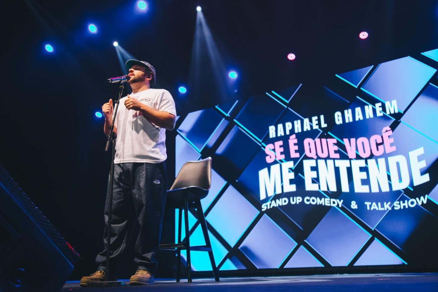 Raphael Ghanem lota o Espaço Unimed com espetáculo “Se é que você me entende” em São Paulo