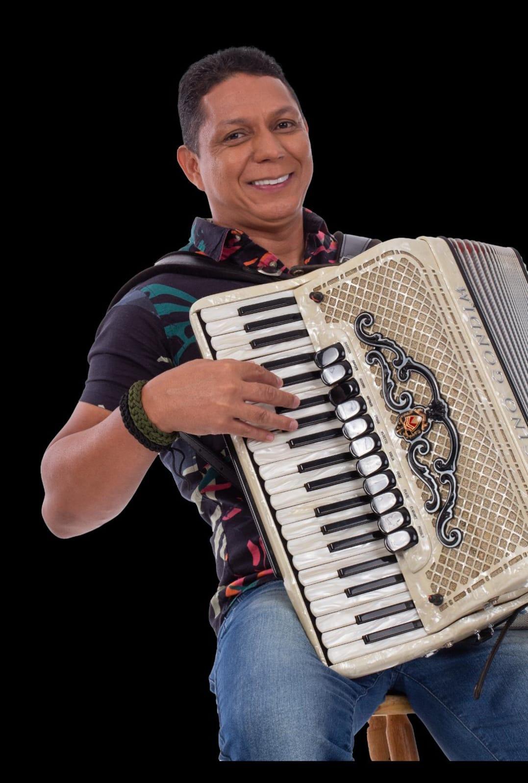Targino Gondim se apresenta em Itamari e Almadina neste fim de semana
