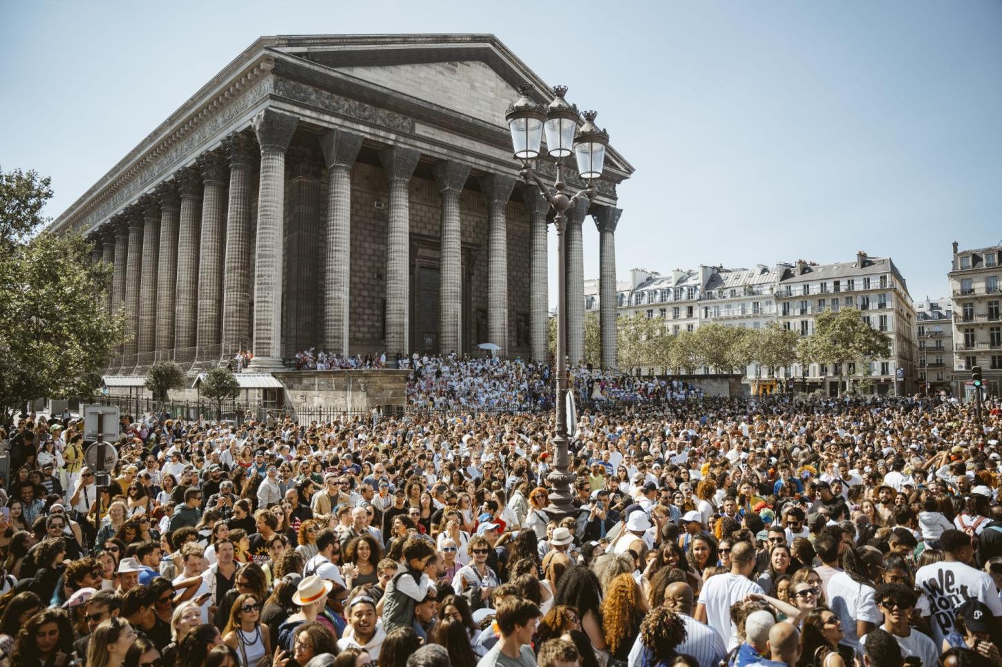 Lavagem de Madeleine: mais de 700 artistas agitam Paris, no maior evento da cultura afro-brasileira na Europa