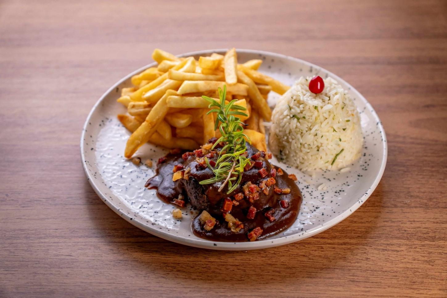 Restaurante Pé na Areia participa do Festival Tempero Bahia com Filé Mignon ao molho de umbu