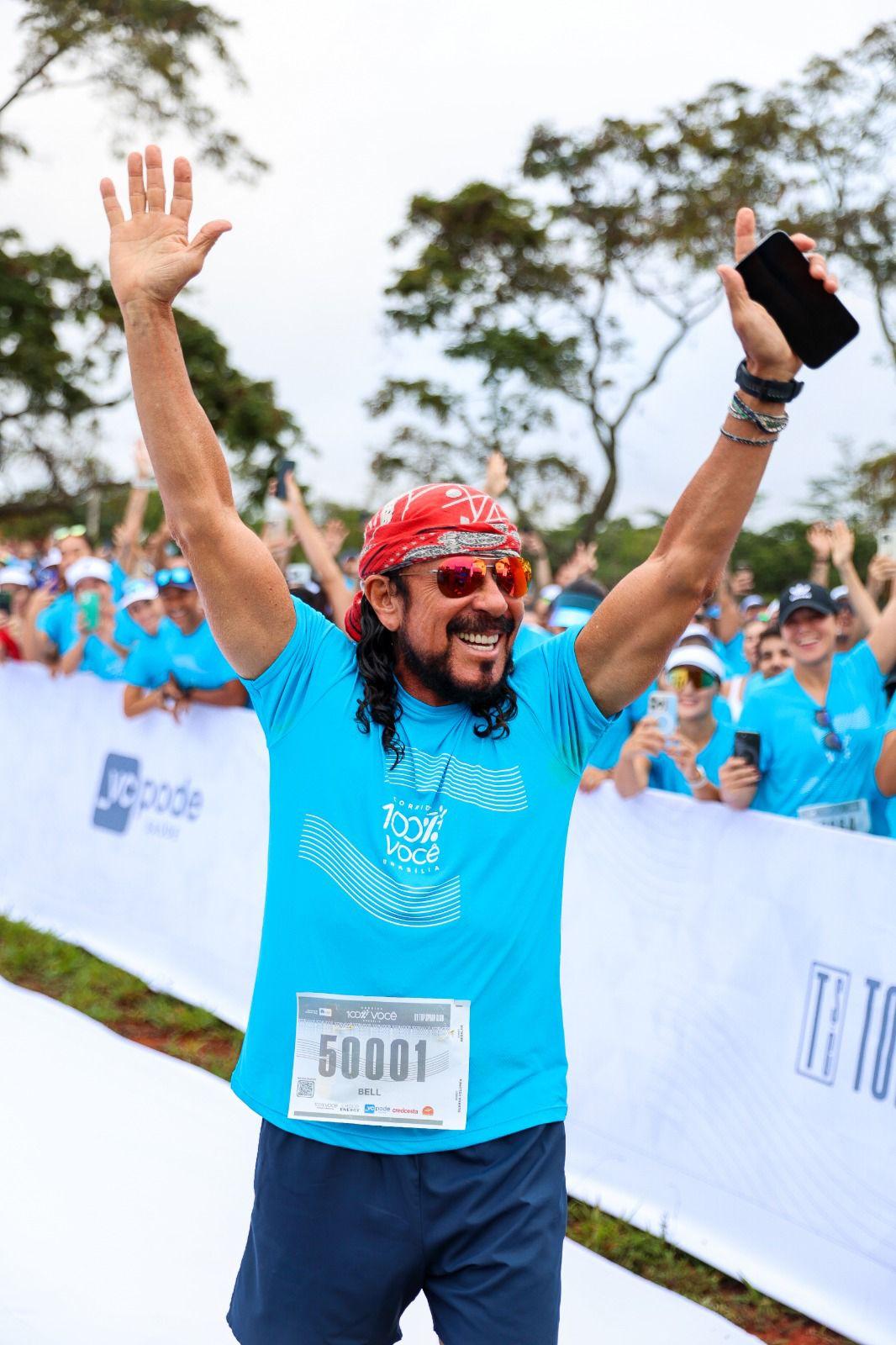 Bell Marques comemora aniversário comandando a 2ª edição da Corrida 100% Você em Salvador