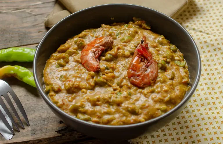 Caruru da Feira de São Joaquim celebra tradição com música e 10 mil quiabos