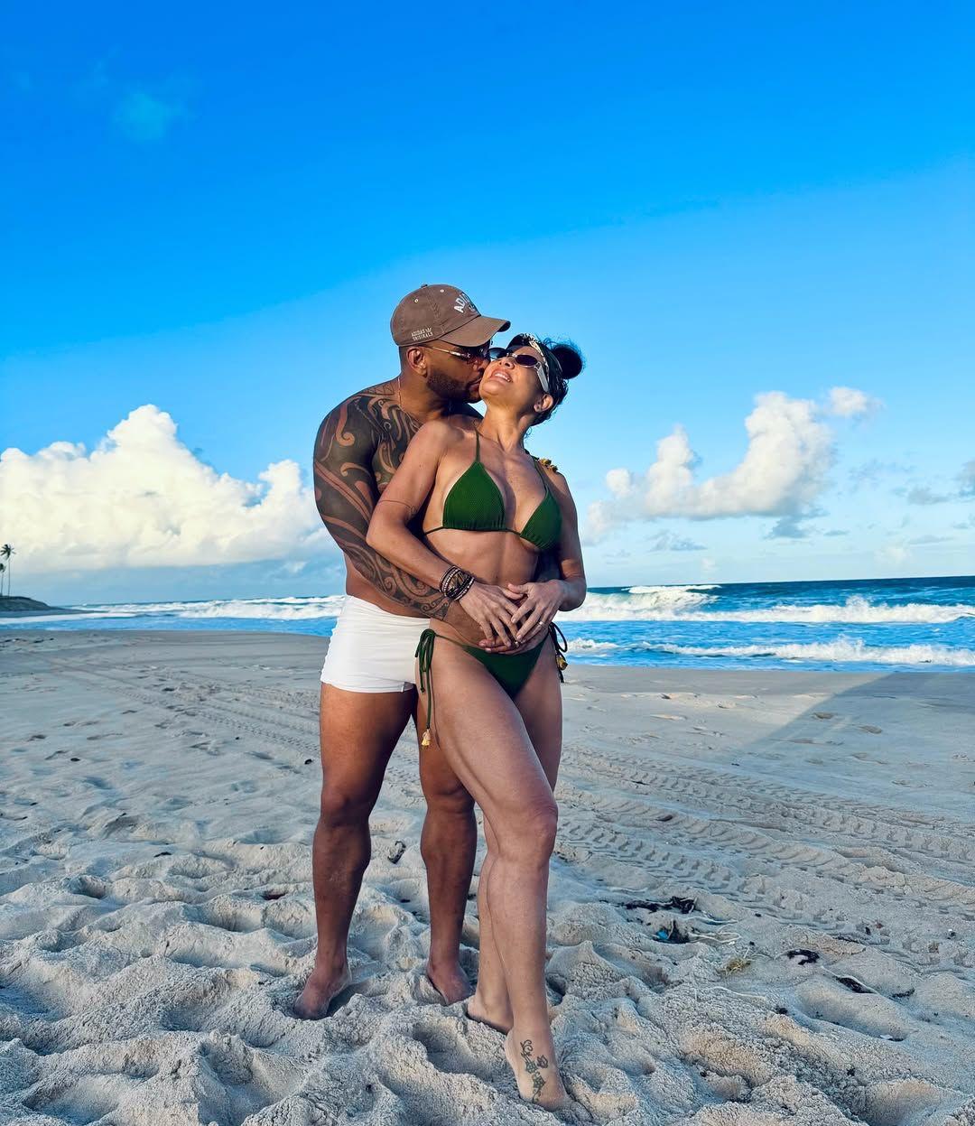 Tony Salles surpreende Scheila Carvalho com gesto romântico em viagem de aniversário da dançarina