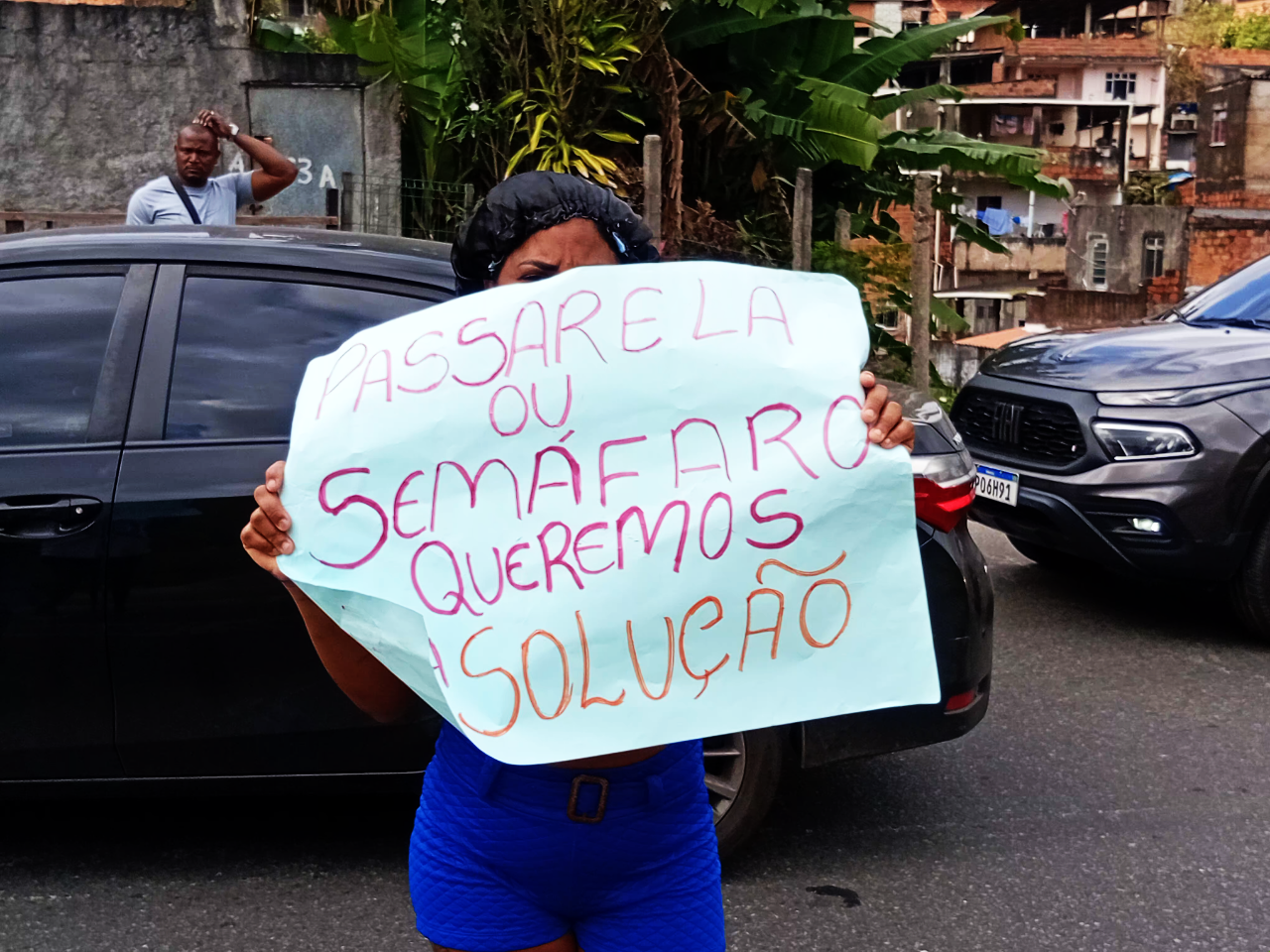 Protesto bloqueia vias em Boa Vista do Lobato e São Caetano; moradores pedem semáforo urgente