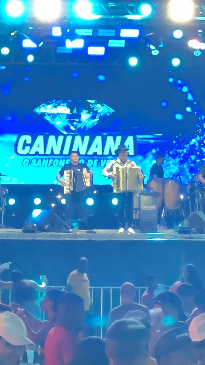 Caninana se apresentou para o público da cidade de Queimadas na Bahia