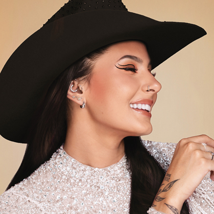 Ana Castela revela seus produtos de maquiagem favoritos para brilhar dentro e fora dos palcos