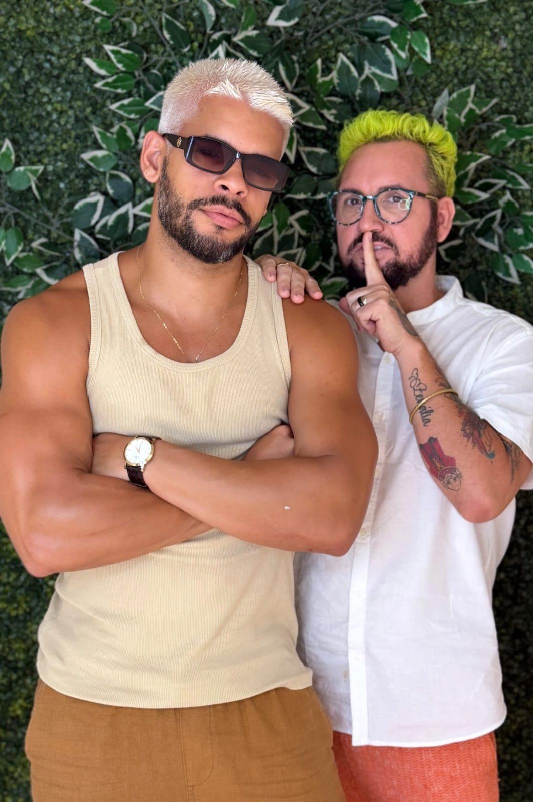 Felipe Velozo surge com novo visual para as festas de fim de ano