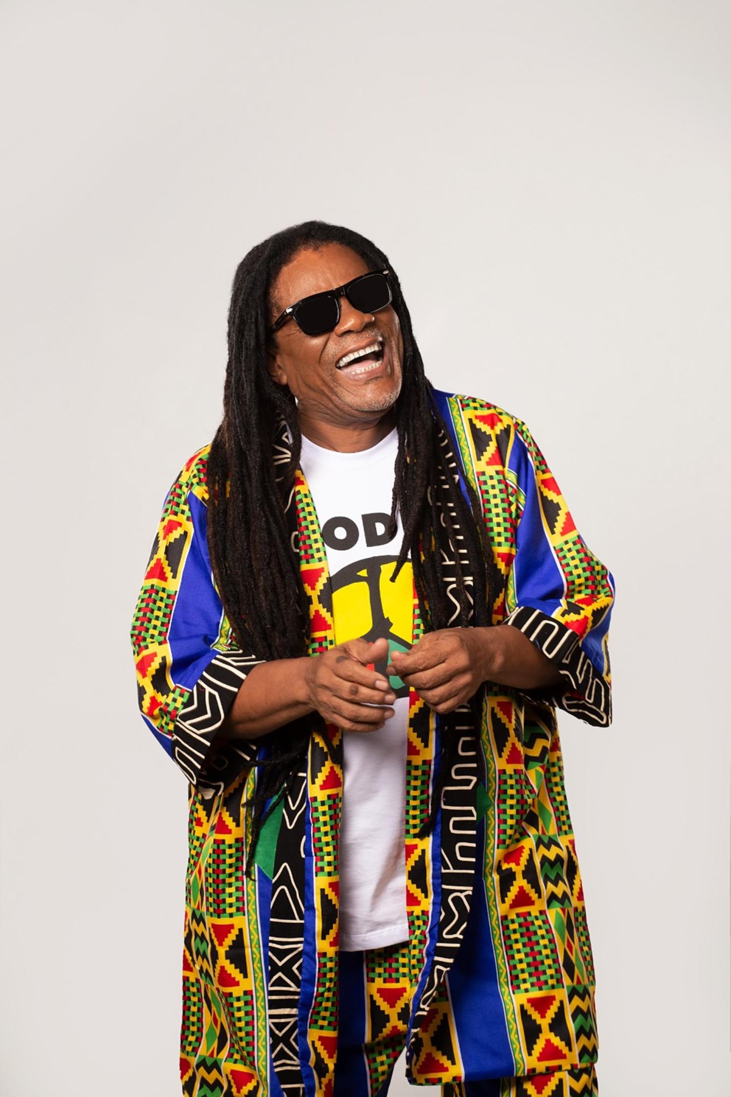 Lazinho se afasta temporariamente do Olodum por orientação médica no Verão 2026