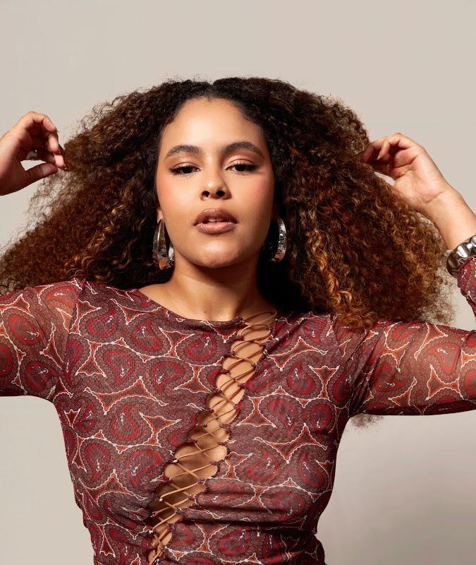 Após o sucesso da temporada de Verão, Rachel Reis apresenta nova edição do Canto da Sereiona em Salvador.