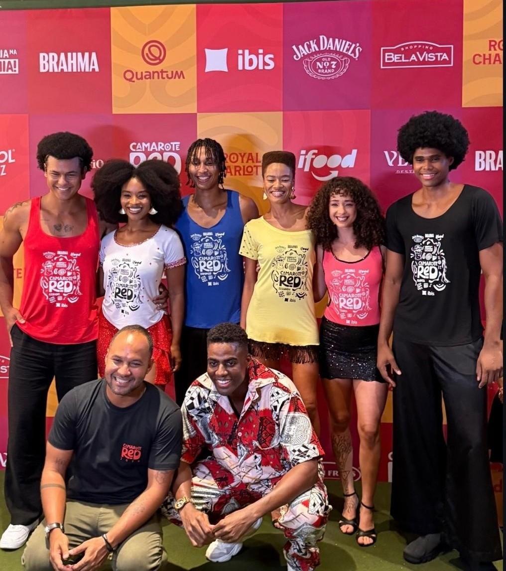 Camarote RED apresenta abadás para edição 2026 em desfile