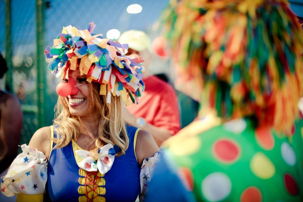 Ensaio Geral dos Palhaços do Rio Vermelho agita o Terraço do Shopping Barra com prévia do Desfile