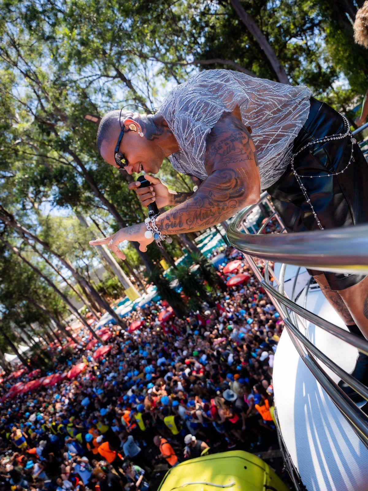 LÉO SANTANA PUXA PELO 2o ANO CONSECUTIVO O BLOCO VEM COM O GIGANTE NO CARNAVAL DE RUA DE SÃO PAULO