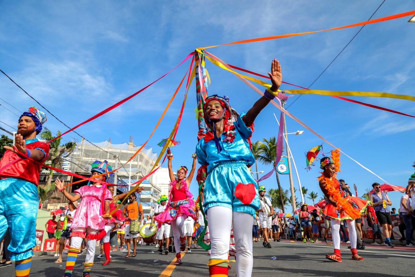 fanfarras e grupos culturais, Fuzuê anima o pré-Carnaval de Salvador neste domingo (8)