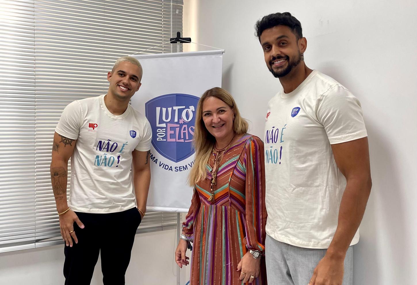 Parangolé abre temporada de Carnaval com multidão atrás do trio no Furdunço